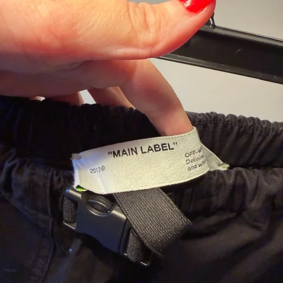 Off-White Black Cargo Pants for Men - Picture 4 of 10